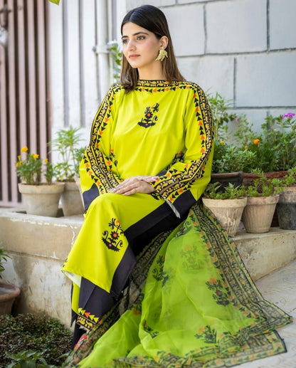 Zest Tribal Swiss Lawn 3 Piece Suit – Front & Back Digital Print