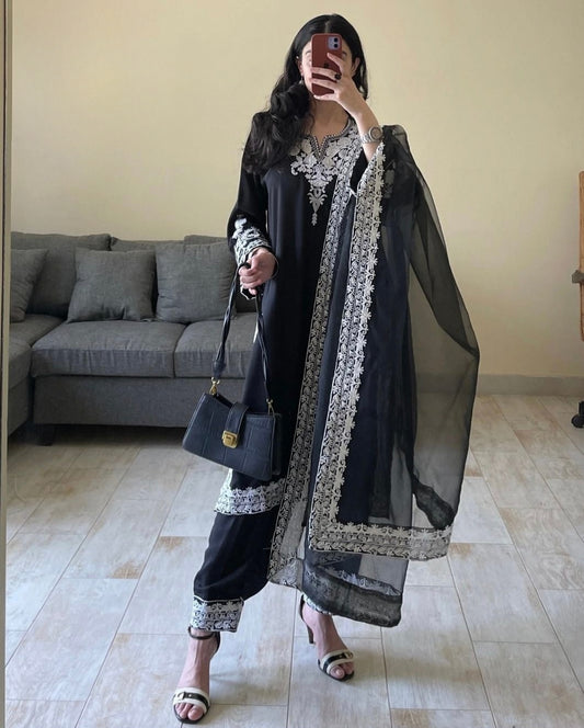 Elegant Organza 3PC Suit with Heavy Embroidery & 4-Side Border Dupatta